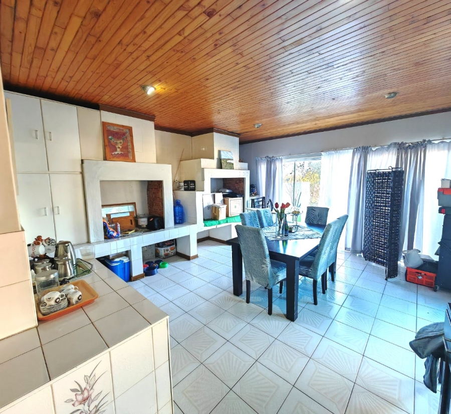 6 Bedroom Property for Sale in Heuwelsig Free State